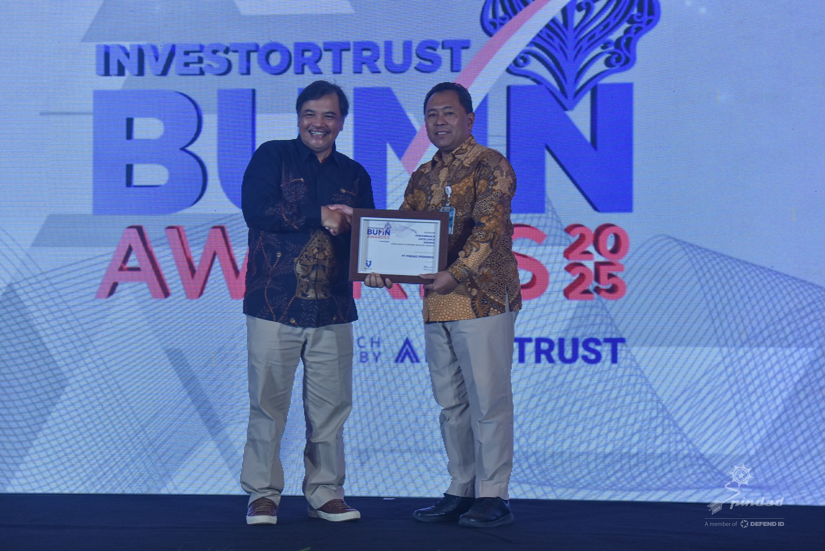 PT Pindad Raih Penghargaan Pada Gelaran Investortrust BUMN Awards 2025