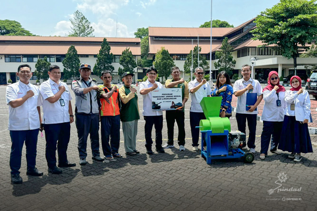 TJSL Pindad Serahkan Bantuan Mesin Bubur Sampah Organik untuk Produksi Pakan Maggot