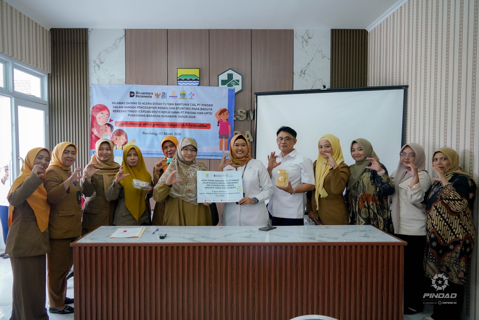 PT Pindad Salurkan Bantuan Pencegahan Risiko Dini Stunting di Puskesmas Babakan Surabaya