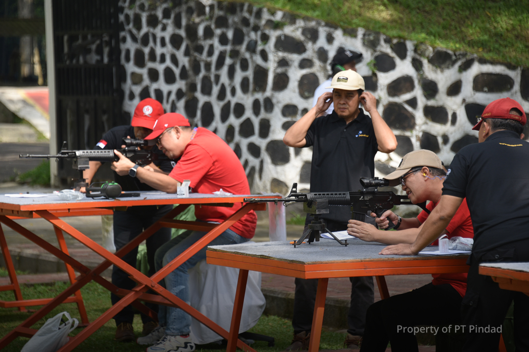 DEFEND ID ARRANGES SHOOTING COMPETITION IN PINDAD DURING THE FIRST ANNIVERSARY