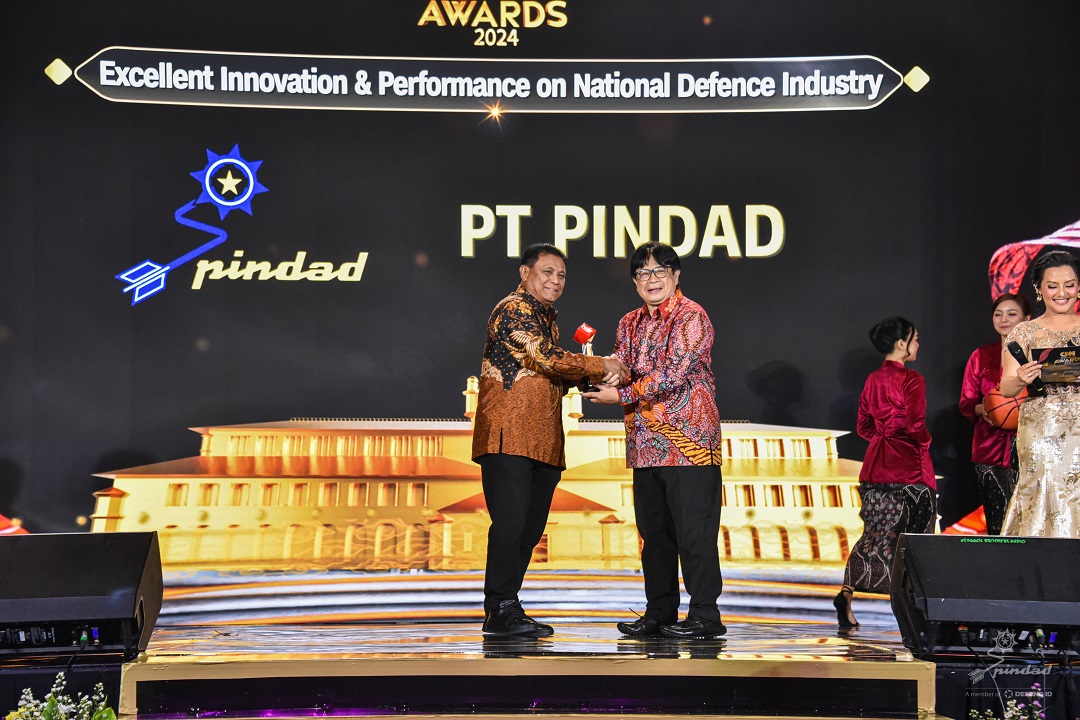 PINDAD RAIH PENGHARGAAN EXCELLENT INNOVATION & PERFORMANCE INDHAN PADA CNN INDONESIA AWARDS 2024