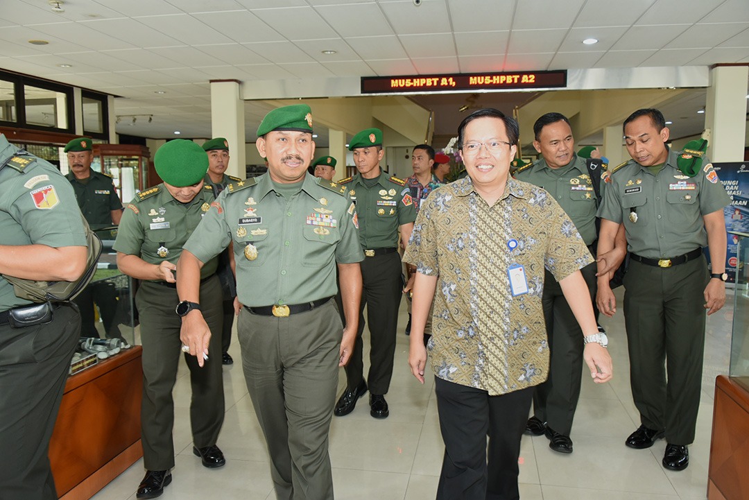 Pindad Ready to Enhance Collaboration with Indonesian Armed Forces