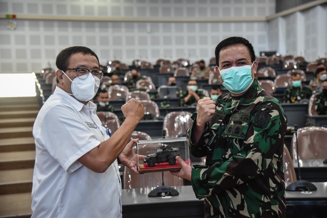 Dirtekbang Pindad conveyed matters on National Defense Industry’s independence & development