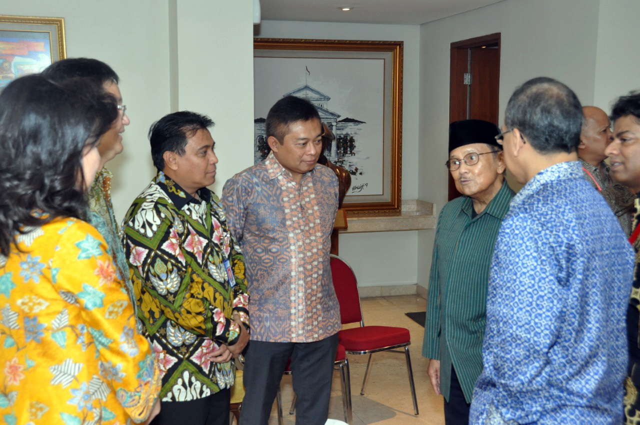 BJ Habibie, a Figure who contributed greatly to the development of the Strategic Industry in the Defense Sector