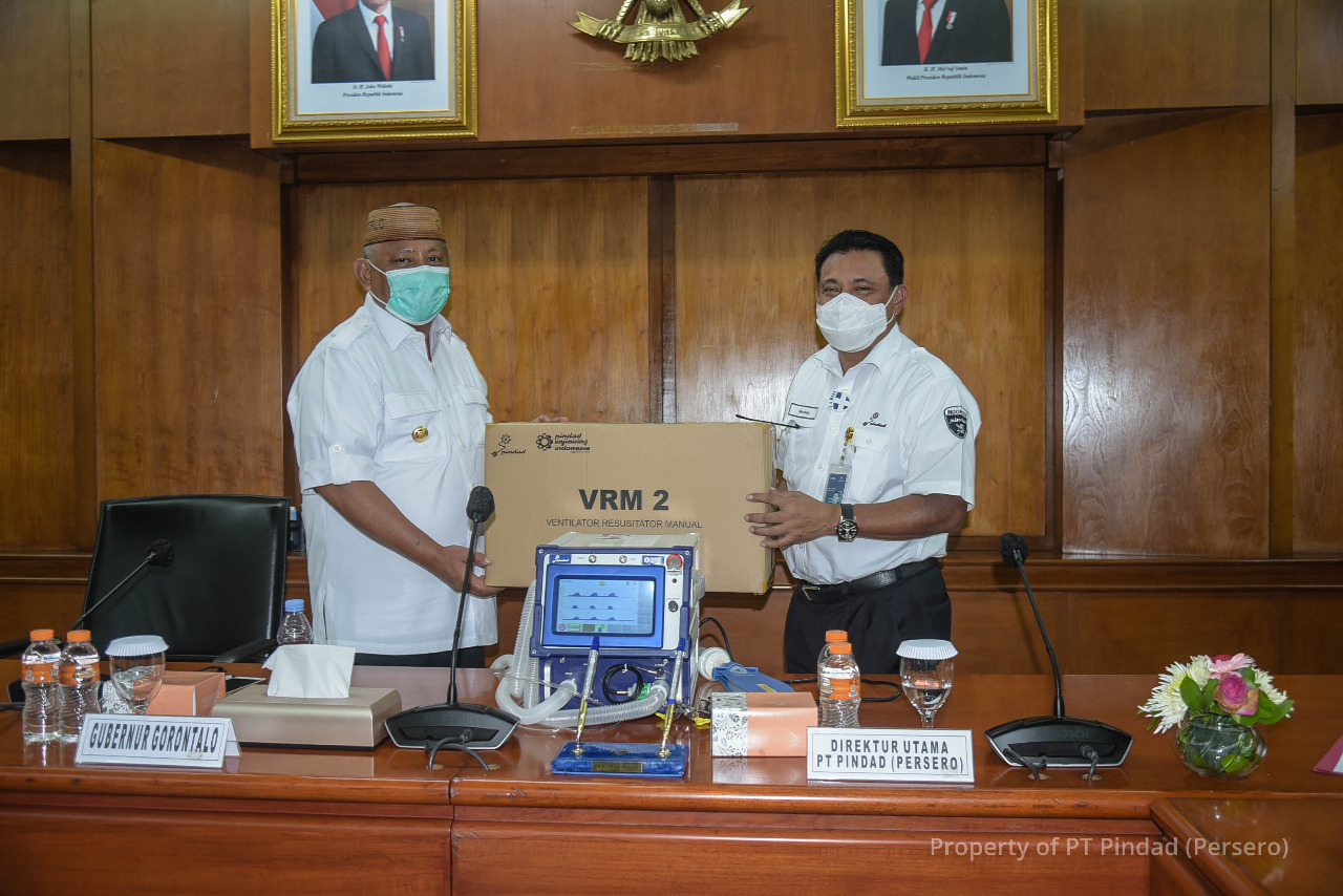 Supporting Covid-19 anticipation, Pindad handed over ventilator to the Governor of Gorontalo