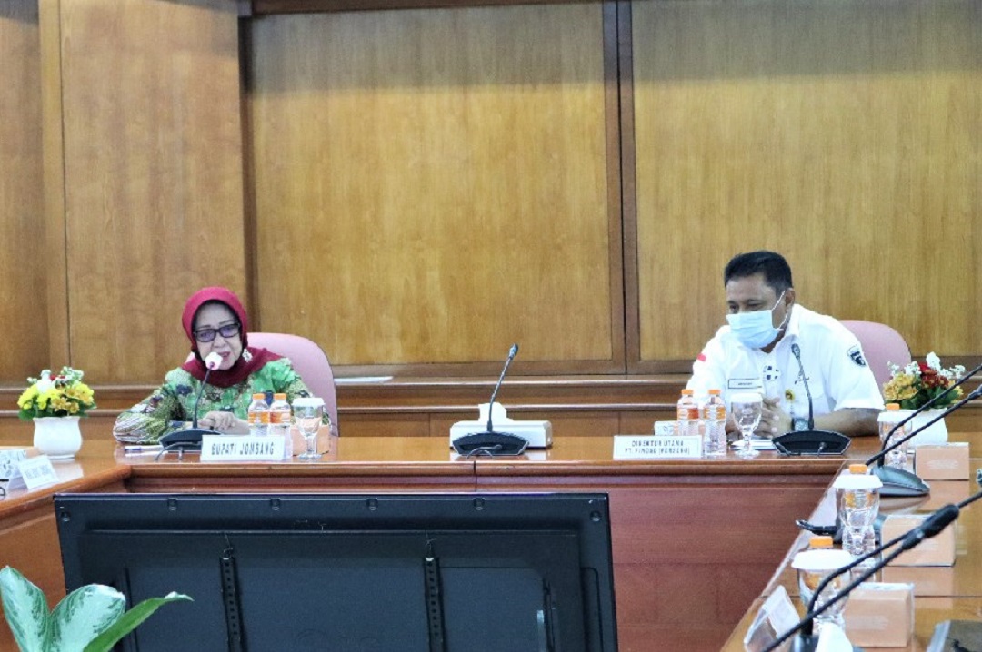 The Regent of Jombang Interested to Alsintan & Incinerator of Pindad