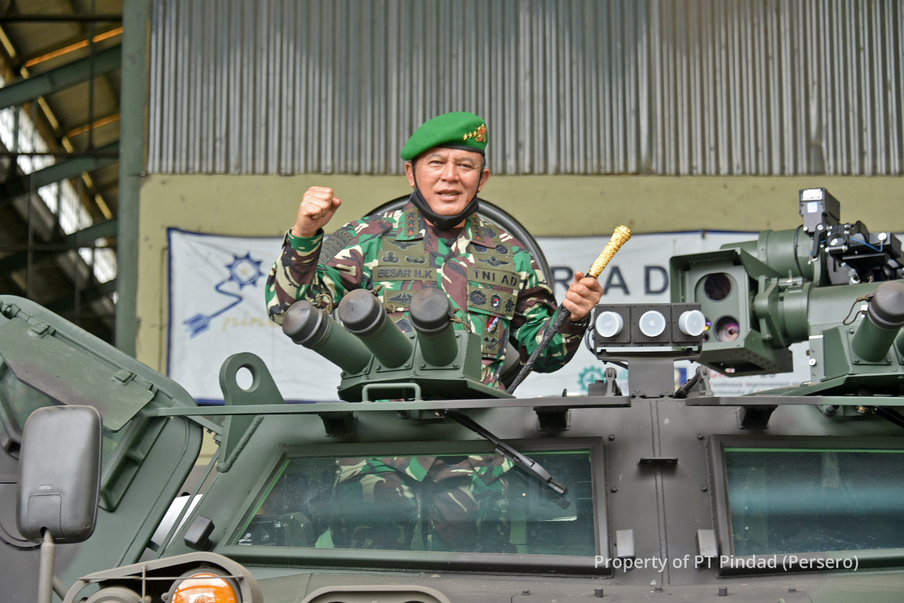 Danpussenif Visits Vehicle Production Facilities to Pindad Weapons