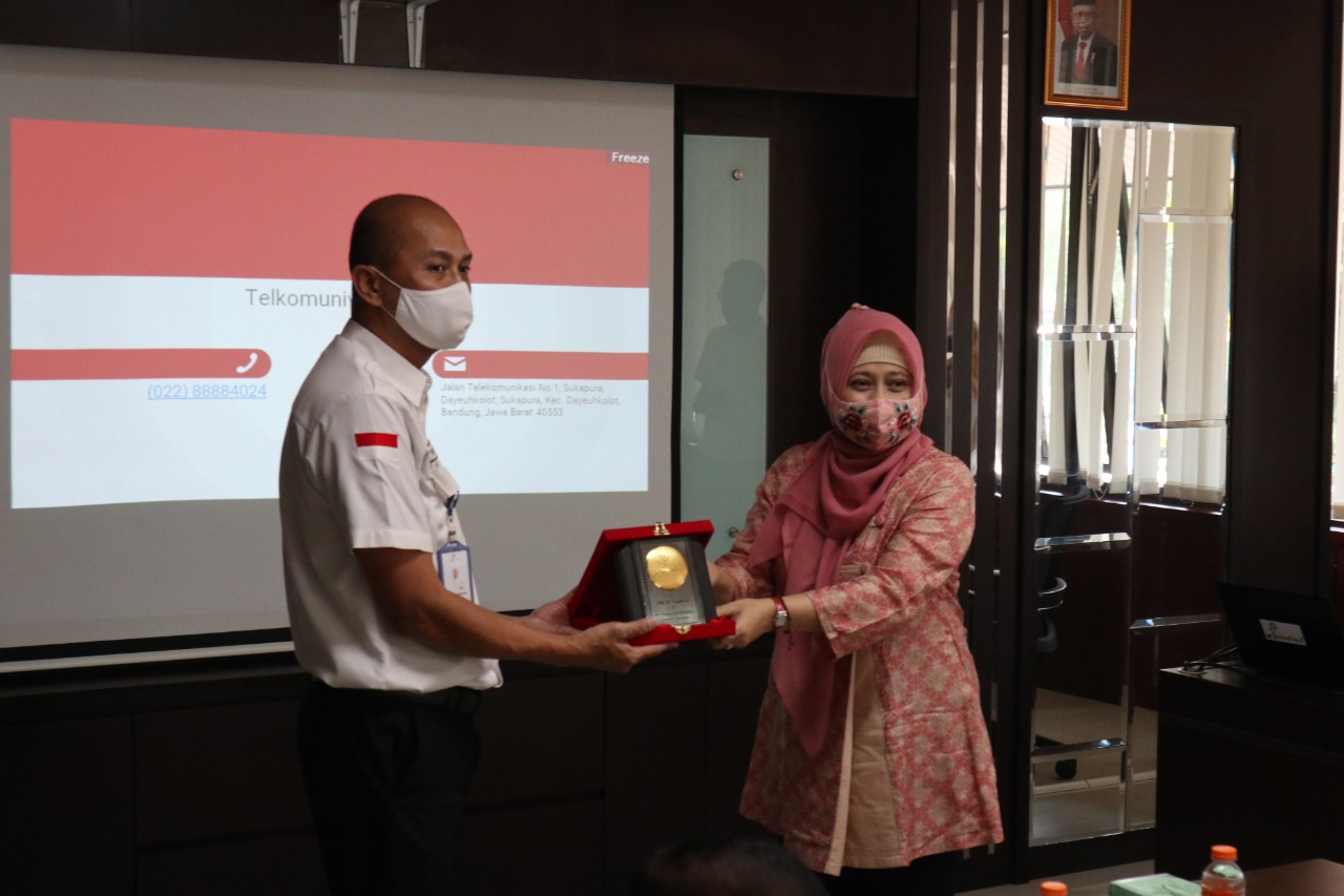 The Visit of the Dean of the Faculty of Creative Industries Tel-U Discussing the Follow-up of Cooperation with Pindad