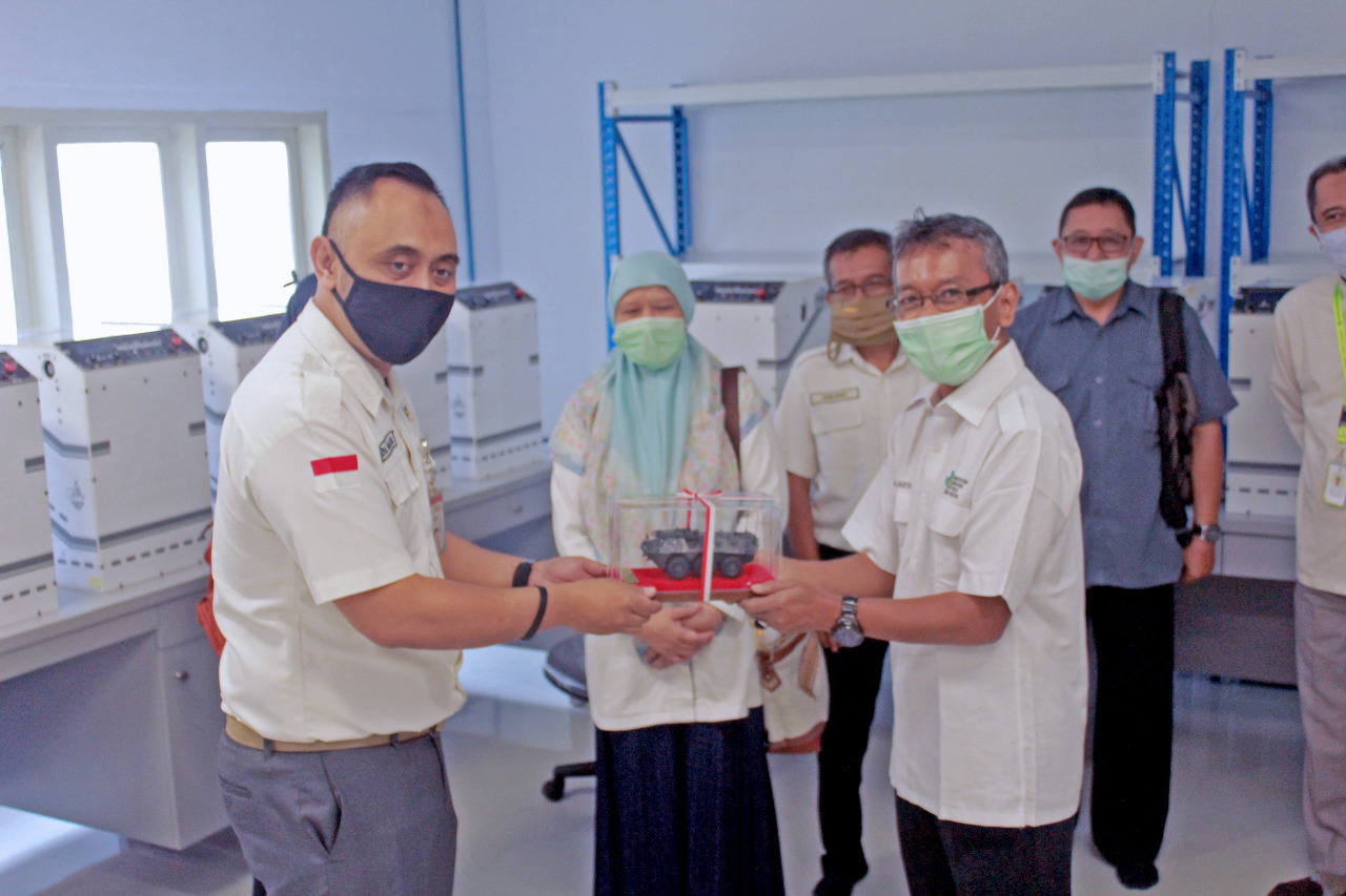The Visit of the Head of BPFK Reviews the Pindad Ventilator Production Facility