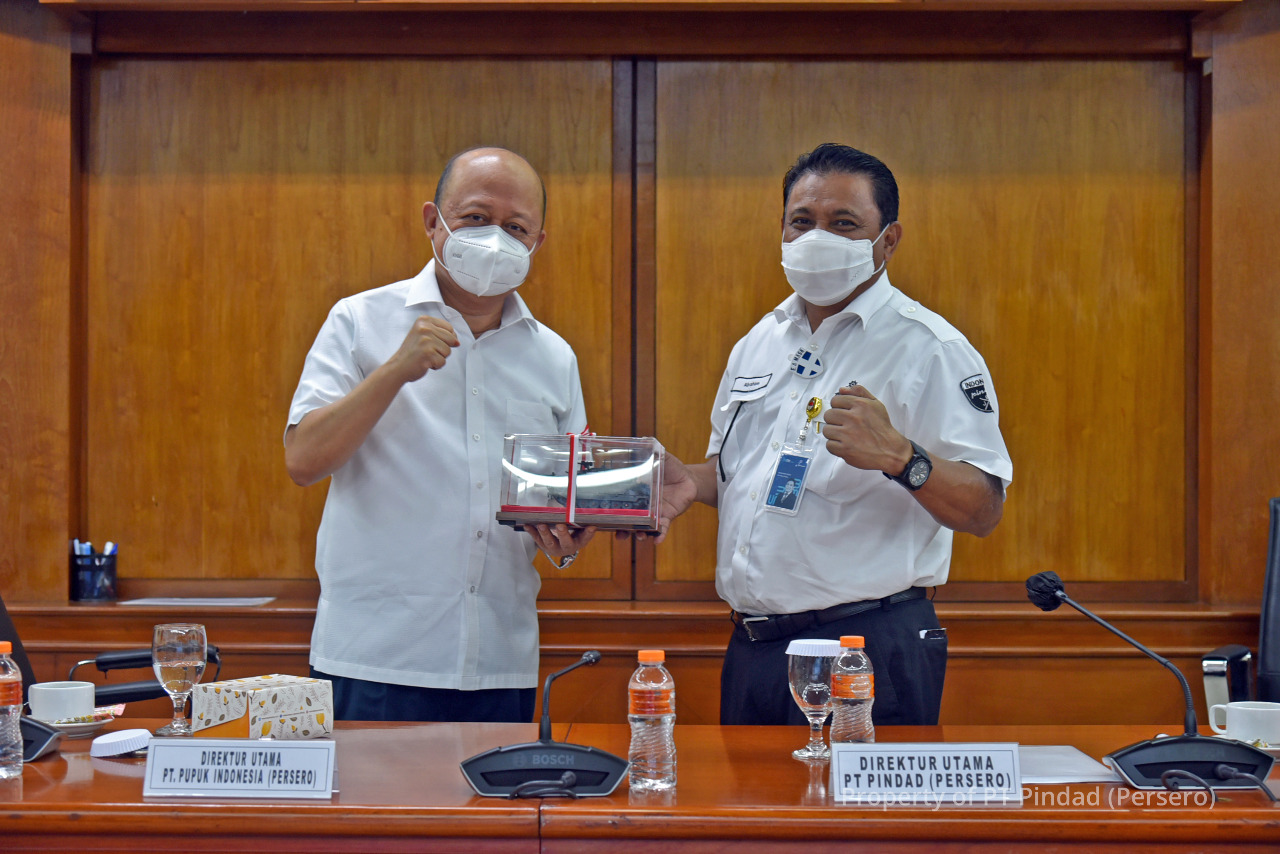Explore The Synergy of Agricultural Mechanization & Industrial Products, President Director of Pupuk Indonesia visits Pindad