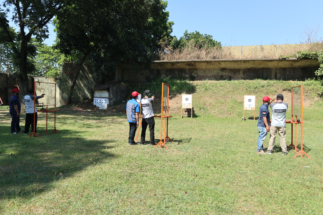 Lapas Salemba Officers Conduct Shooting Training and Maintenance of Firearms in Pindad