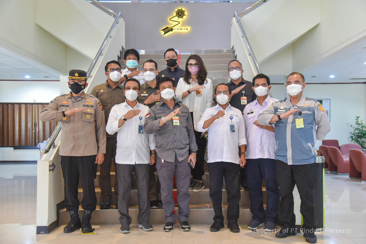 Review industrial products, the Minister of Agriculture of Indonesia visit Pindad