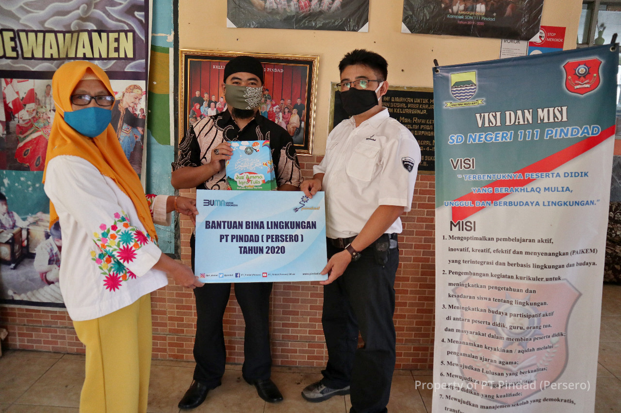 Pindad Distributes Educational Facilities, 1500 Al-Quran Literation Books & Clean Water Facilities
