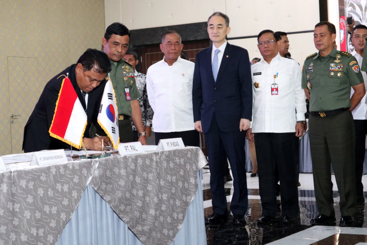 Menhan RI Saksikan Penandatanganan Kontrak Bersama Pengadaan Alutsista & Konstruksi di Pindad