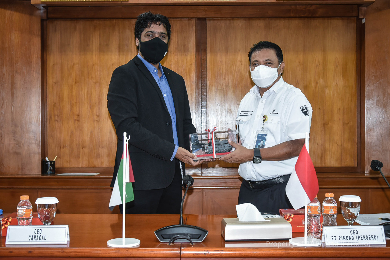 Explore defense cooperation, CEO Caracal visits Pindad