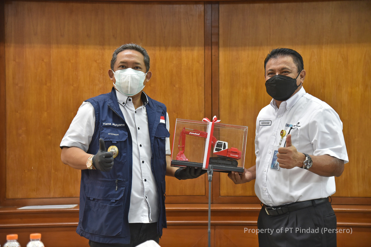 Reviewing Stungta, Vice Mayor of Bandung visits Pindad