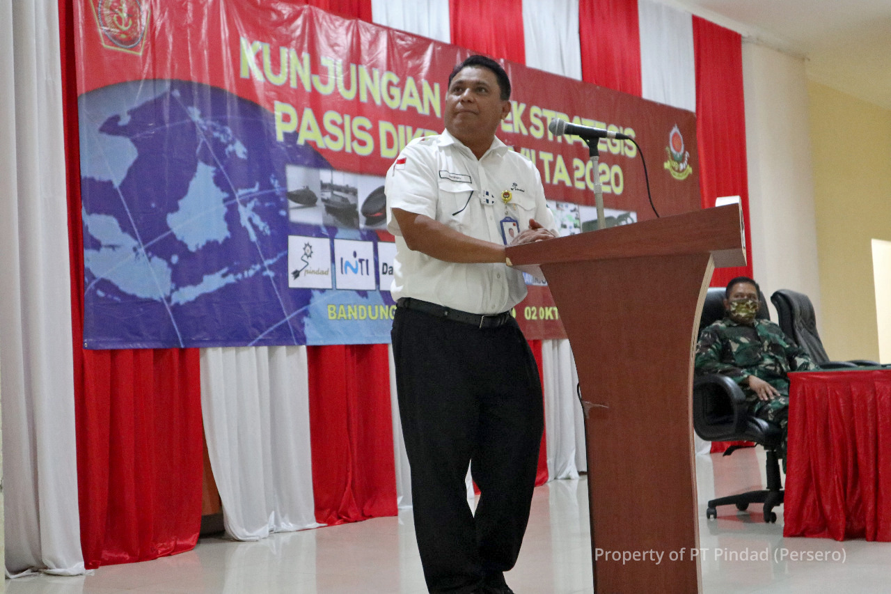 Pindad CEO Gives Lecture of Development of National Defense Industry at Sesko TNI