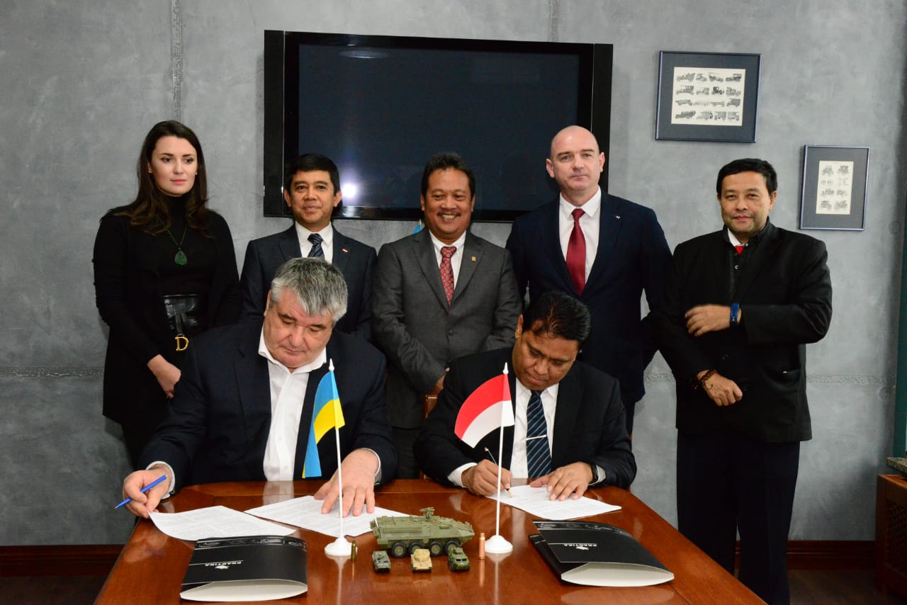 Deputy Minister of Defense Witnessed Pindad's Collaboration with Ukrainian Armored Vehicle Manufacturing