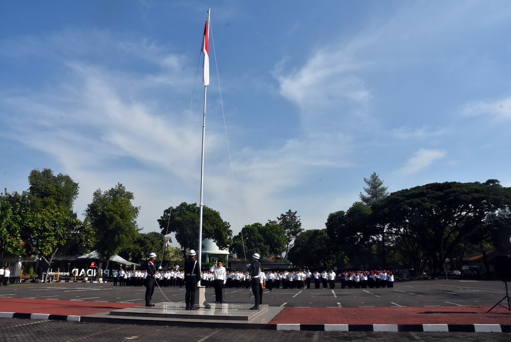 Pindad Held Flag Ceremony Commemorating National Heroes Day