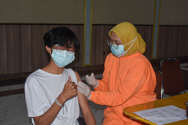 Pindad holds Covid-19 vaccination for employees & employees’ families