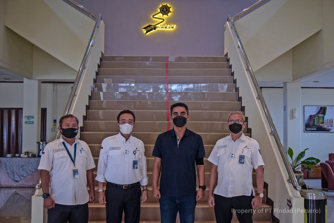 Interested in Pindad products, the Deputy Regent of Karo reviewed Maung to industrial products