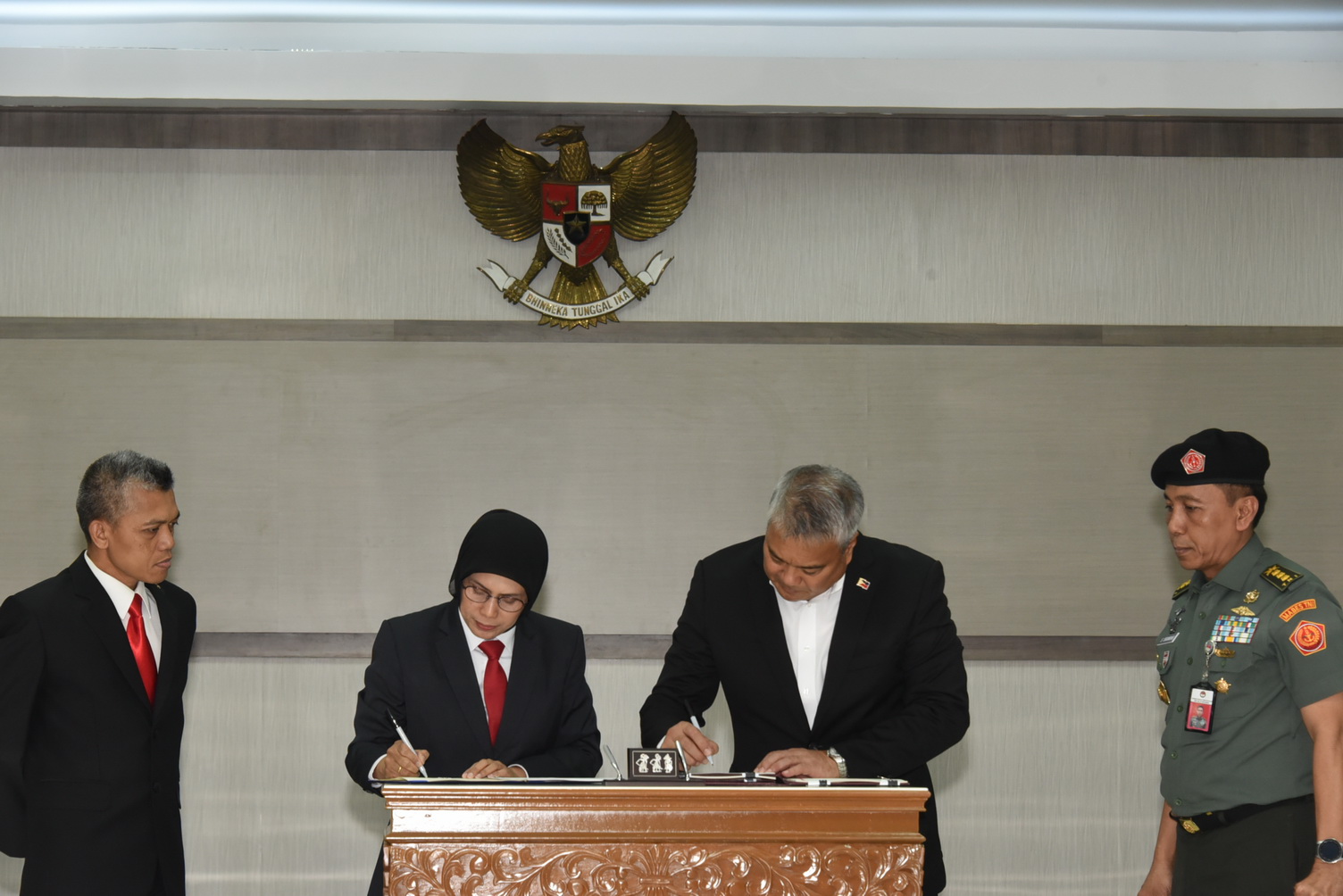 Pindad President Director Witnesses the Signing of the MoU on Logistics and the Defense Industry Between the Government of the Republic of Indonesia and the Philippines