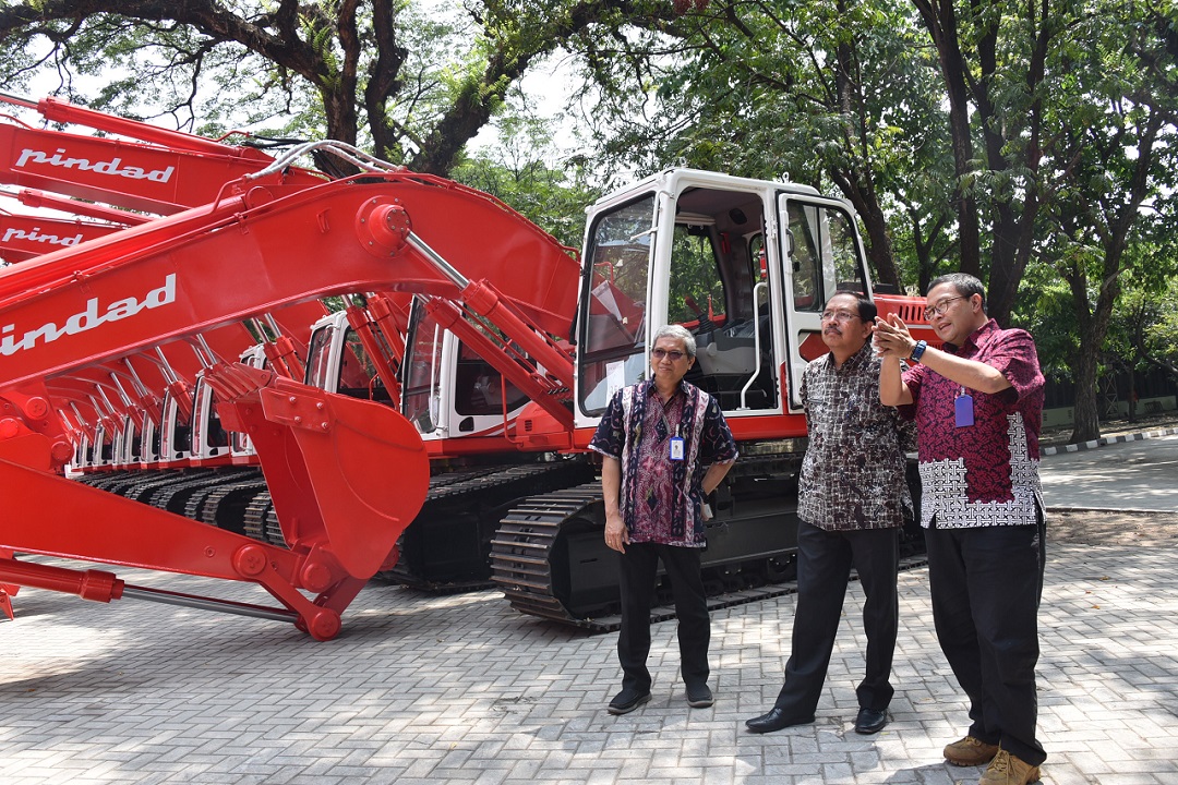Visiting Pindad, BNPB Interested in Fire Fighting Vehicles