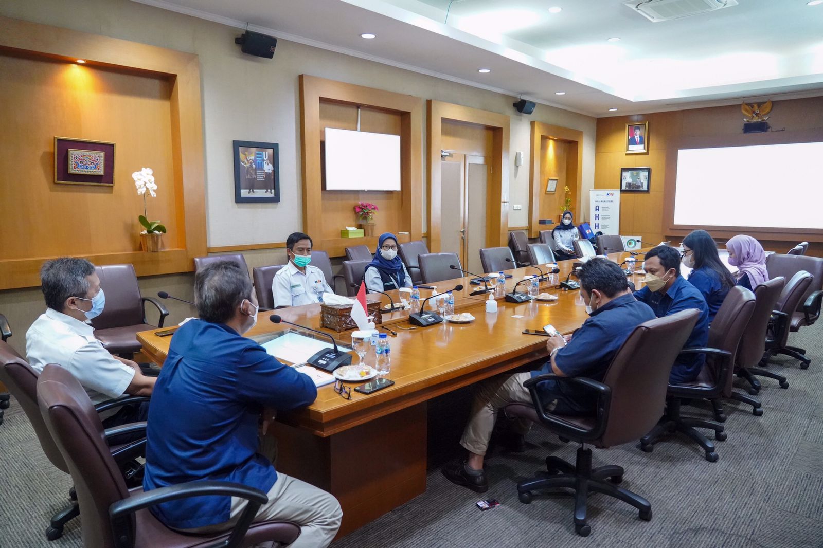 Benchmarking on Public Information Disclosure, Pindad visits PT KAI (Persero)