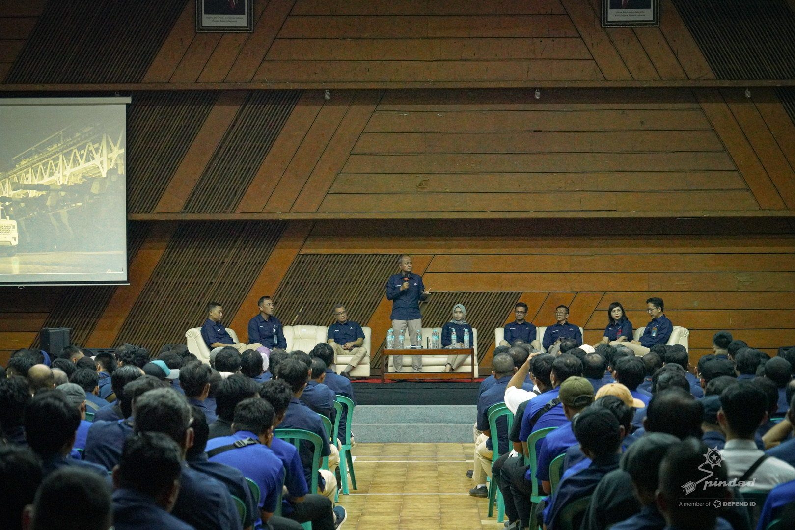 PT PINDAD LAKSANAKAN TOWN HALL MEETING KICK OFF TRANSFORMASI KERJA 2025 DI DIVISI MUNISI TUREN