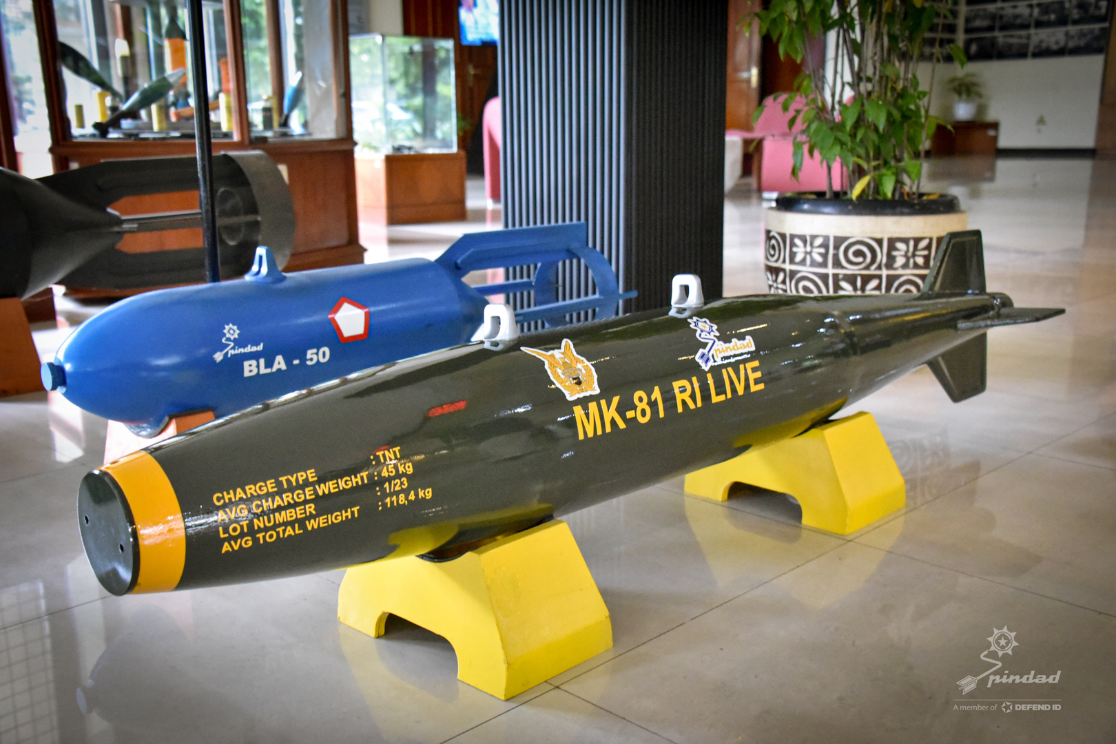 Apresiasi Kolaborasi Kerjasama Litbang Bom MK-81 Live, Pindad Serahkan Sertifikat Penghargaan