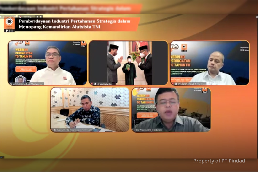 Dirtekbang of Pindad Delivers Defense Industry Empowerment Presentation on PII’s 70th Anniversary