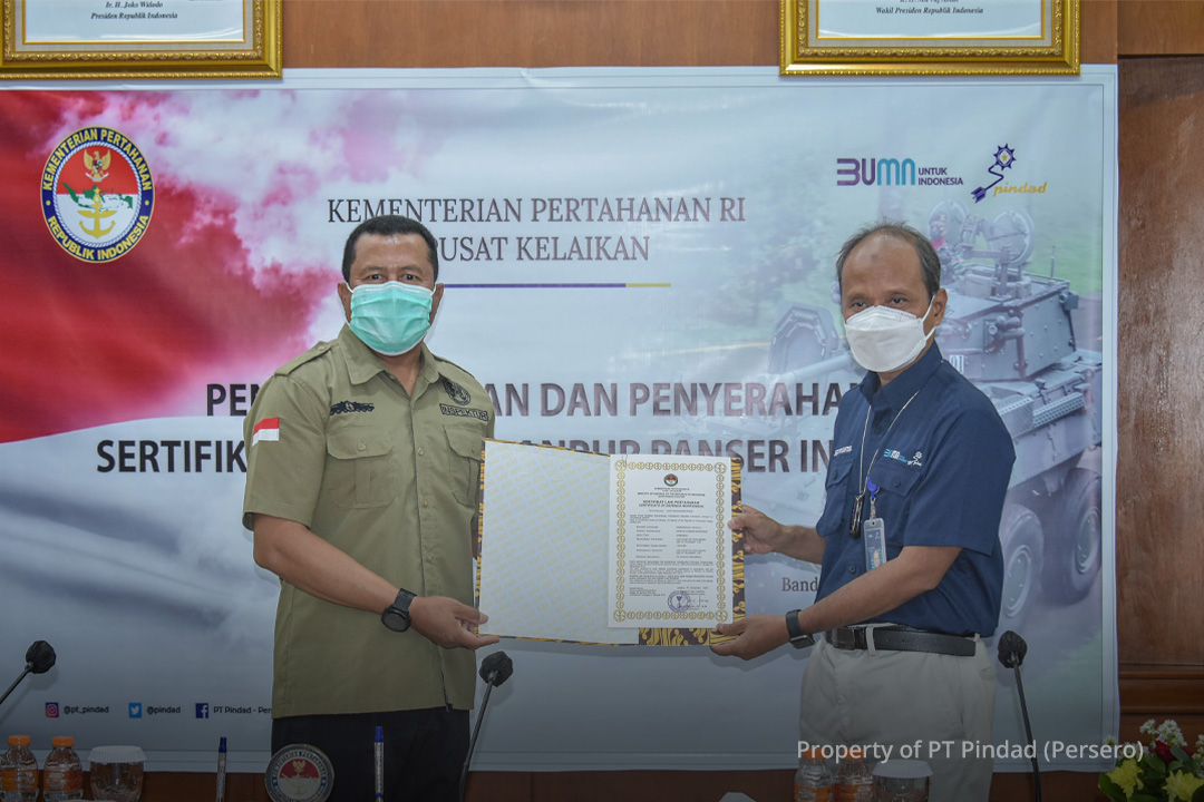 Submission and signing of certificate of eligibility for combat vehicles Infantry Panzer of PT Pindad (Persero)