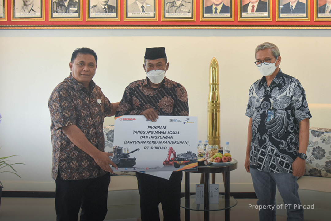 Dirut PT Pindad Beri Santunan untuk Keluarga Korban Insiden Kanjuruhan