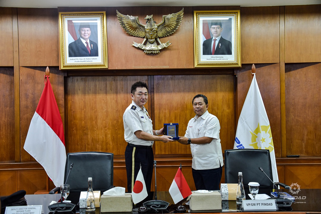 PERKUAT PEMAHAMAN ALUTSISTA INDONESIA, KEMENTERIAN PERTAHANAN & SPF JEPANG KUNJUNGI PT PINDAD