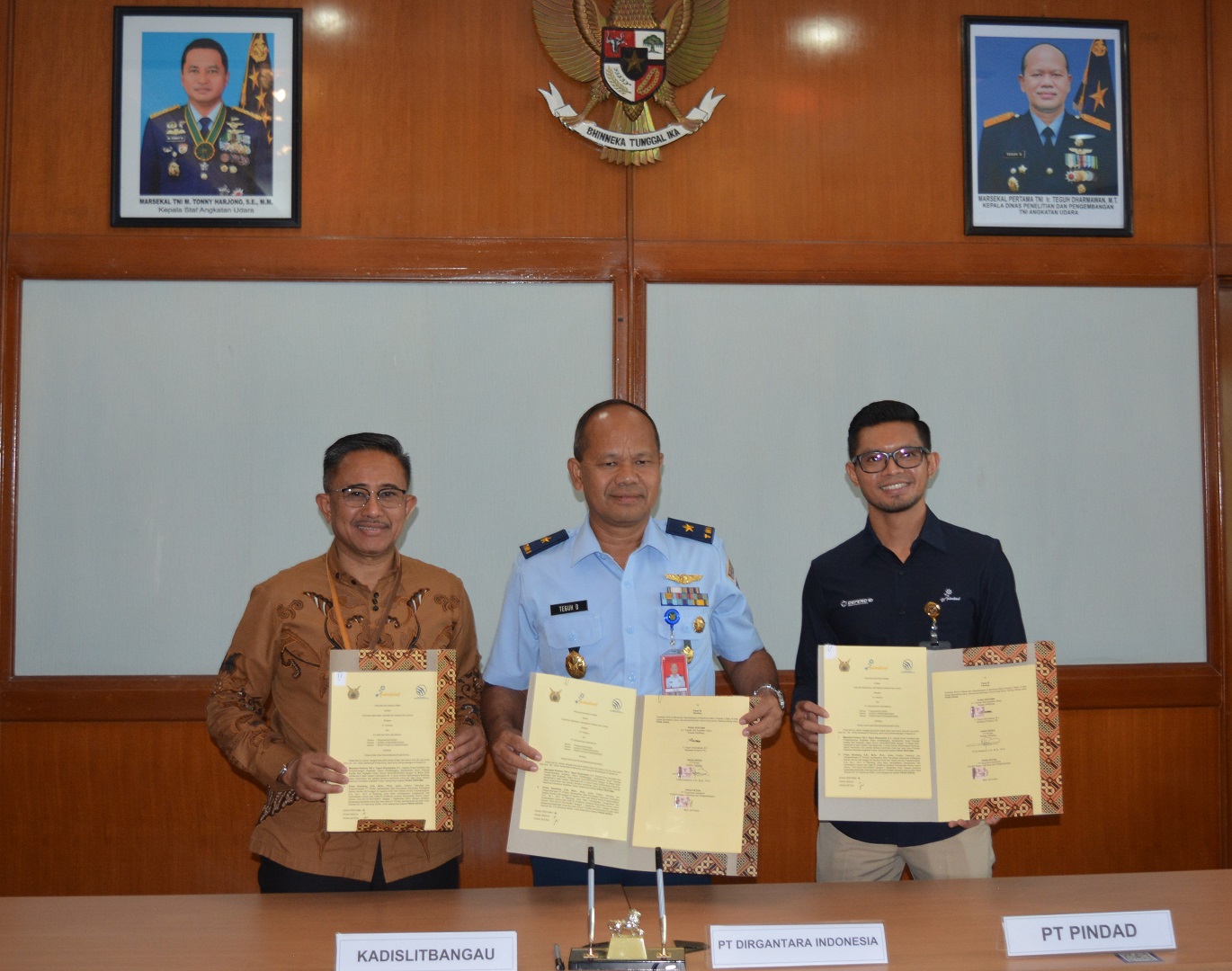 PT Pindad Tandatangani Perjanjian Kerja Sama dengan Dislitbangau dalam Pengembangan Materiel
