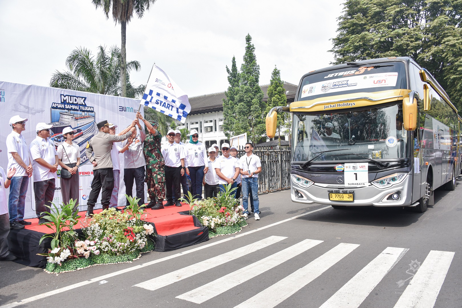 Mudik Bersama BUMN, PT Pindad Hantar 150 Pemudik dari Gedung Sate ke Yogyakarta dan Solo