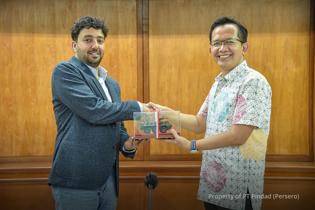 CEO of Al-Falahi Group with his entourage visit Pindad