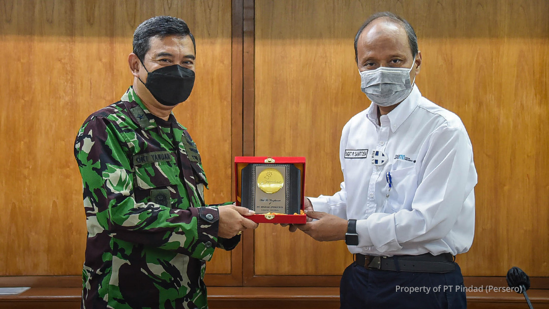 Reviewing potential cooperation, Kadislitbangau visit Pindad