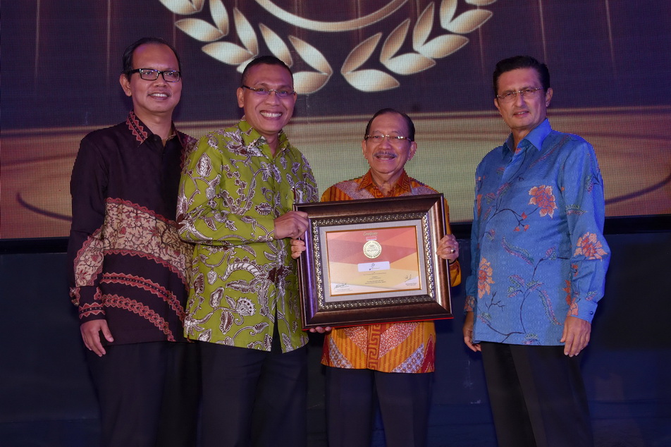  Pindad Raih Top 6 Popular SOE in Processing Sector