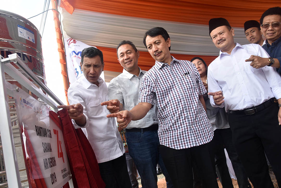 Celebrating the 74th Indonesian Independence Day, Pindad Distributes BUMN CSR 