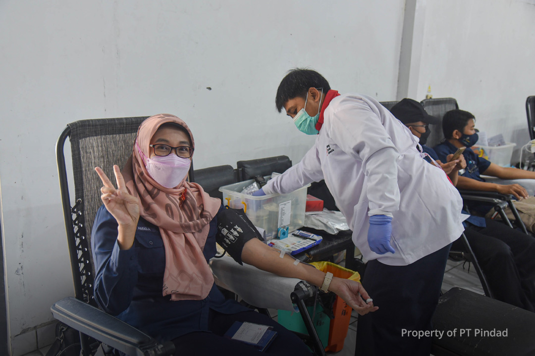 PT Pindad Together with PMI and BSI Held Blood Donation