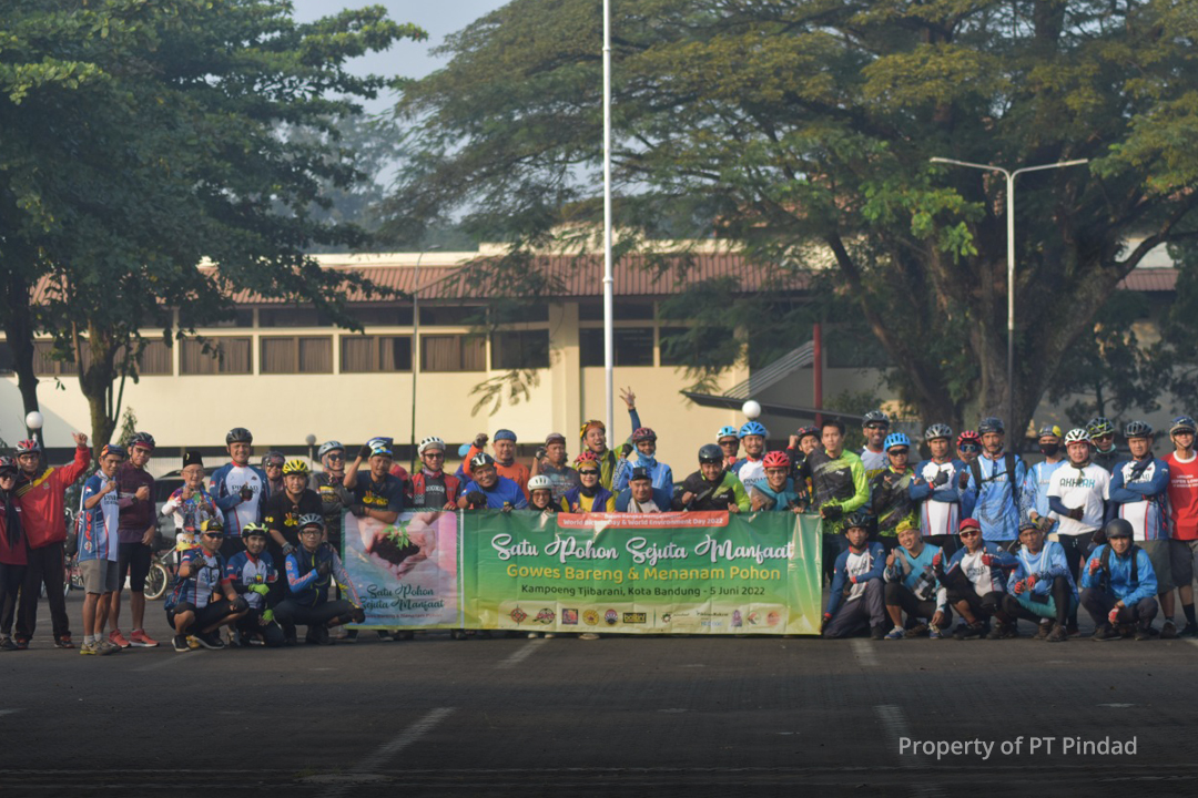 Commemorate Bicycle & World Environment Day, PCC & Cakrawana Organize Cycling and Plant Trees