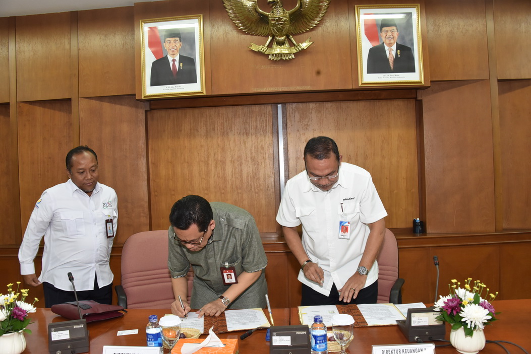 Pindad Jalin Sinergi BUMN di Bidang Percetakan dengan PRNI