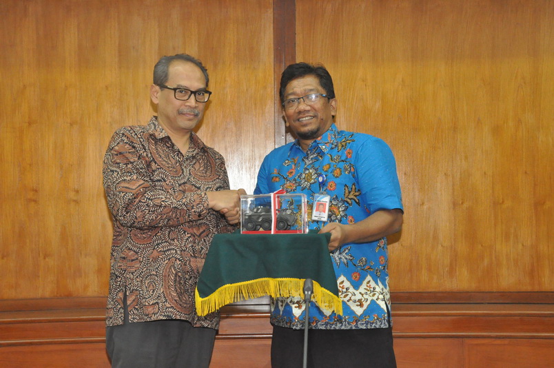 Para Guru Besar ITB Kunjungi Pindad