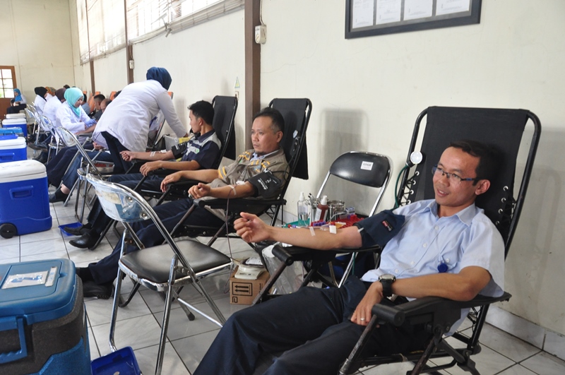 Peringati Hari Jadi, Pindad Kumpulkan 334 Labu Darah