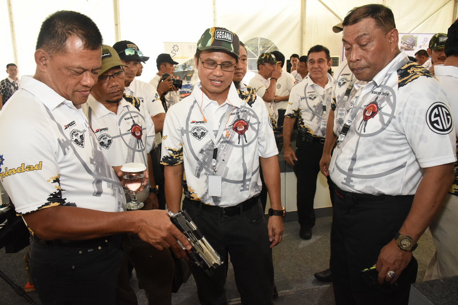 Hadiri Lomba Tembak BASCOT 2016, Jenderal TNI Gatot Nurmantyo Pesan Senjata Pindad