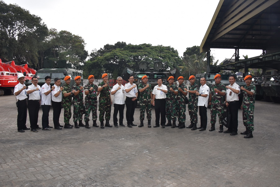 Dankorparkhas TNI AU Visited Pindad