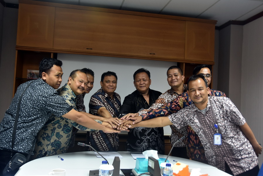 Pindad Signed Procurement Contract of 14 Units of Excava 200