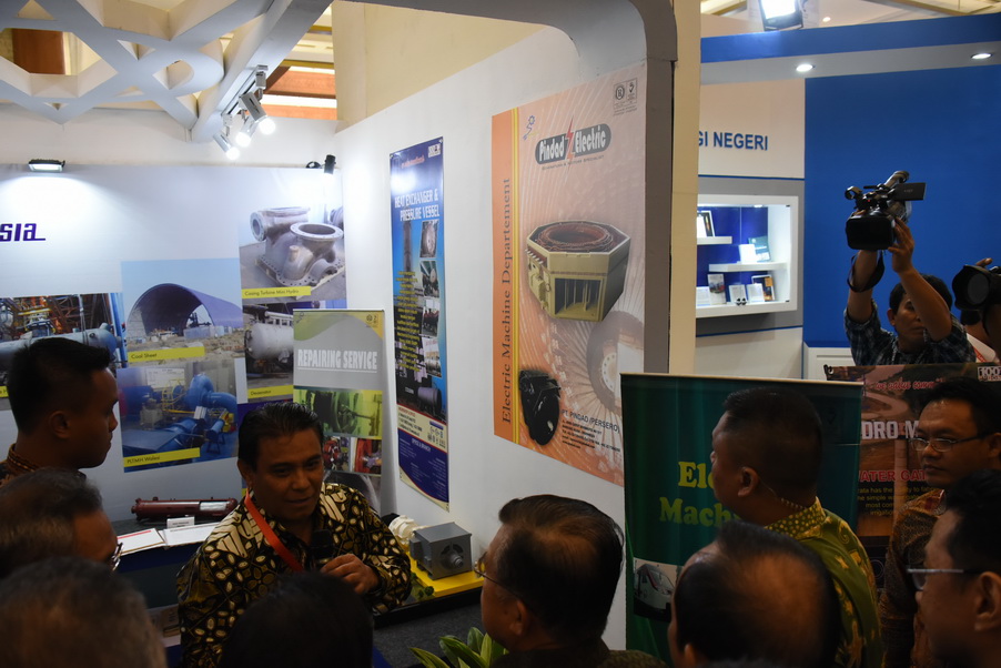 Pindad Ikuti Pameran Hari Listrik Nasional 2016