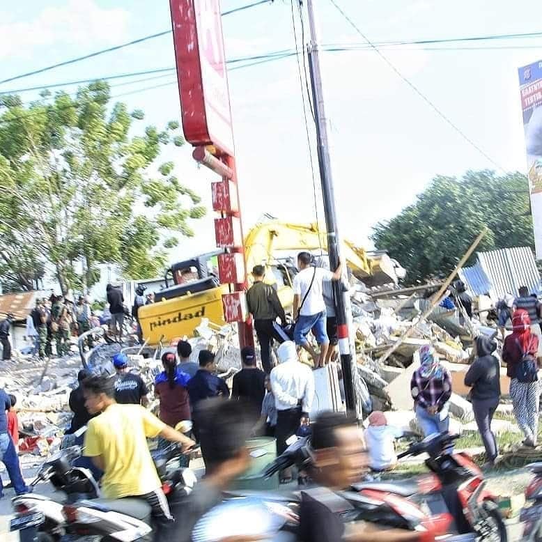 Pindad Excavators Help Post-Earthquake & Tsunami Recovery Palu